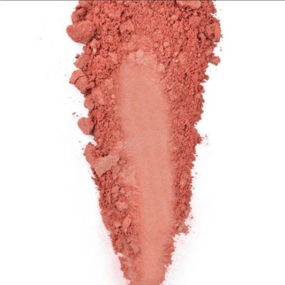 KAB COSMETICS Pressed Glow Powder in French Kiss NIB - Picture 3 of 6